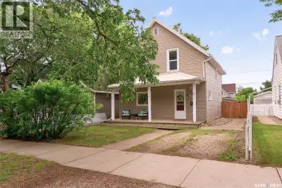 Welcome to the beautiful tree-lined streets of Moose Jaw! 1040 Connaught is move-in ready and offers...