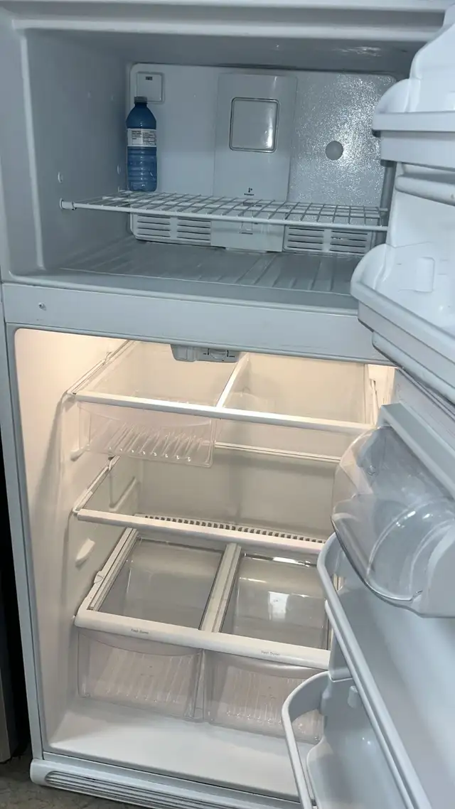 Frigidaire 30” Extremely Clean Fully Tested  30-Day Warranty in Refrigerators in Kitchener / Waterloo - Image 6