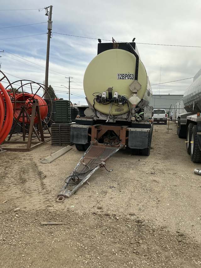 2014 ADVANCE 32,000L Quad/A Tanker Trailer in Heavy Equipment in St. Albert - Image 3