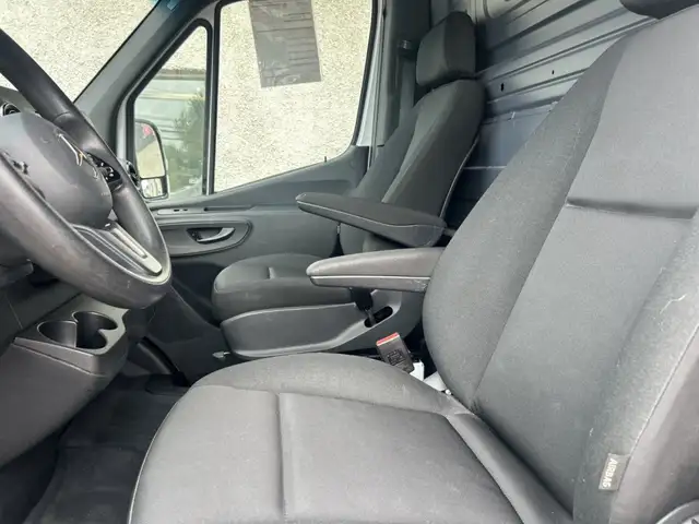 2020 Mercedes-Benz Sprinter fourgonnette toit haut - 144 in Cars & Trucks in Laval / North Shore - Image 9