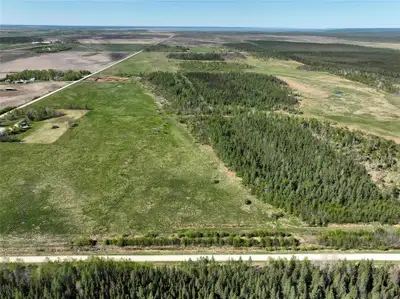 R19//Riverton/Incredible Opportunity with Endless Potential! Just 1 hr and 30 min North of Winnipeg...
