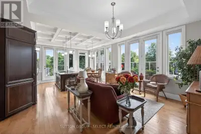Penthouse Living in the Heart of Wortley VillageExperience refined penthouse living in one of London...