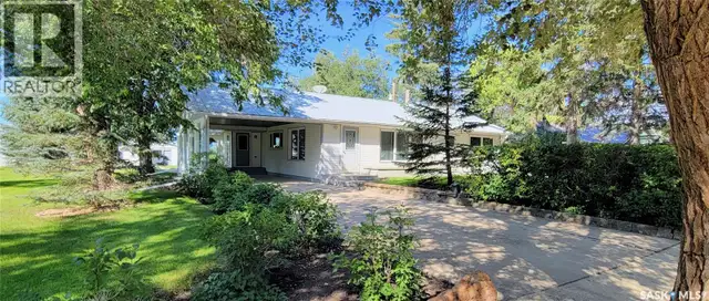 33 Main STREET Willow Bunch Rm No. 42, Saskatchewan in Houses for Sale in Moose Jaw - Image 3