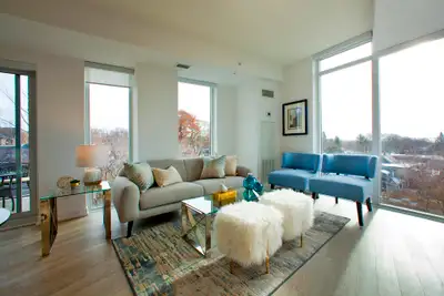 2-Bedroom + Den For Rent !  Woodbine/Gerrard!