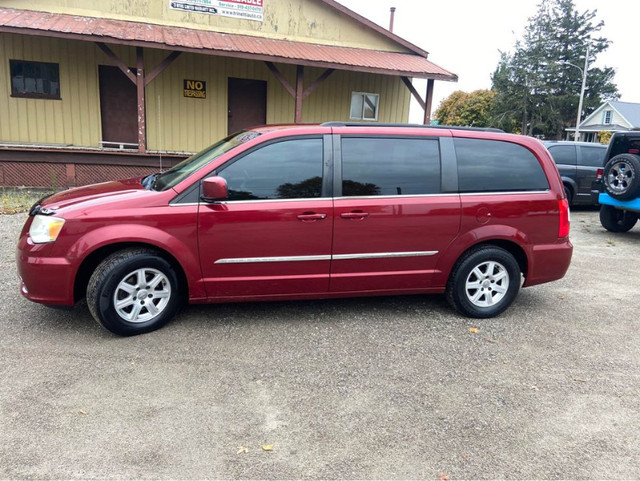 Chrysler Town and Country Touring 167KM CLEAN $12499.99 CERT* in Cars & Trucks in Chatham-Kent - Image 2
