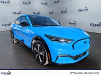Le Ford Mustang Mach-E Premium AWD 2023 combine une tenue de route agile à une traction intégrale sé... (image 2)