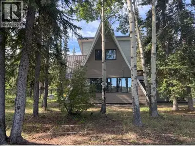 Waterfront cabin on 6 Mile River. 2 Bedrooms /1 bath + games room/bar/entertaining space. Detached s...
