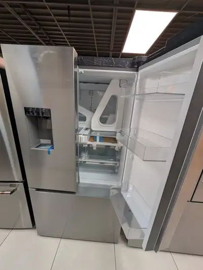 Looking for a premium Bosch fridge at a serious discount? Here’s your chance. This is a Bosch 300 Se...