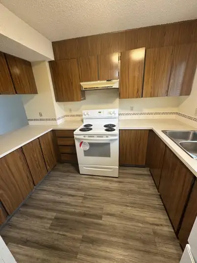 3 Bed 1.5 Bath Unit in Edmonton, AB This property is professionally managed by Magnum York Property...