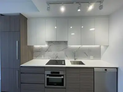 This functional 1 bedroom unit with panoramic unobstructed park (20 Acres) and city view located wit...