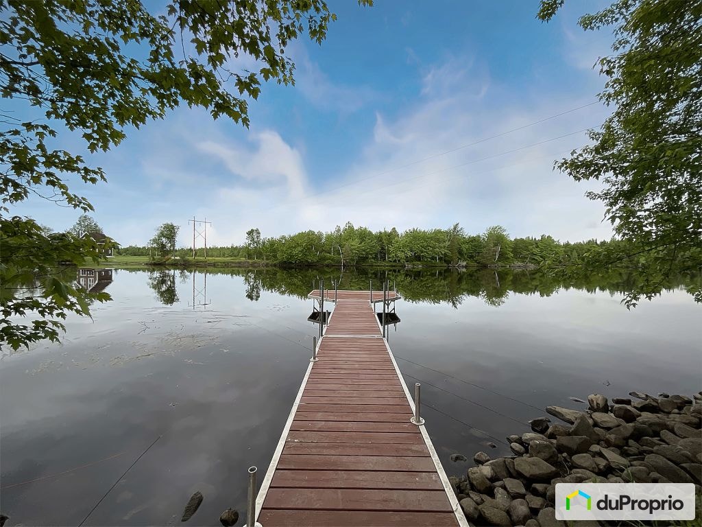 $575,000 - Cottage for sale in Weedon — photo 1