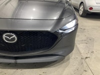La Mazda Mazda3 Sport GT 2021 usagée proposée par AutoStudio 72 à Mirabel affiche 98 862 km et une p... (image 5)