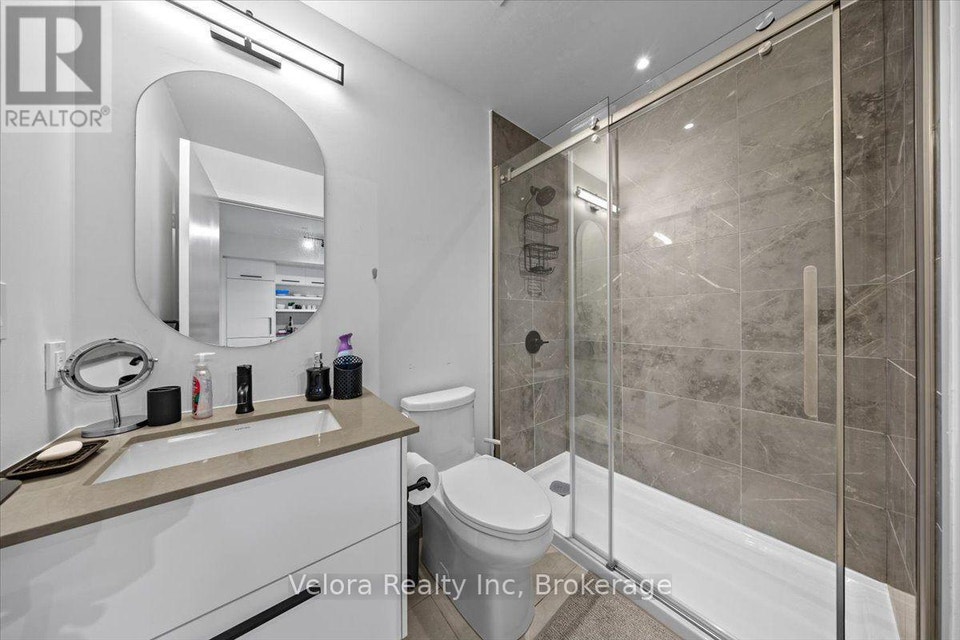 317 - 560 RIDEAU STREET Ottawa, Ontario 3