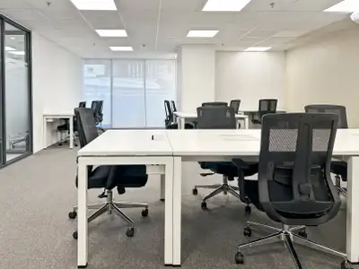 A fully serviced private office with 5 people, ready to use from day one. Work with focus and privac...