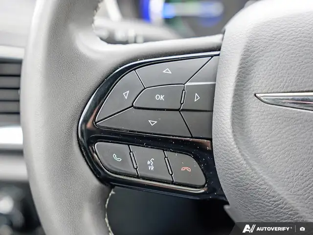 2022 Chrysler Passenger Vans Pacifica Hybrid Limited in Cars & Trucks in Windsor Region - Image 19
