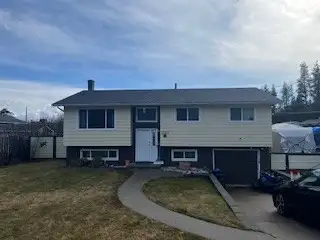 1977 Sq. Ft. Developed in this well kept Bilevel, 3+1 Bedrooms, 2 baths, Central Air, Single garage,...