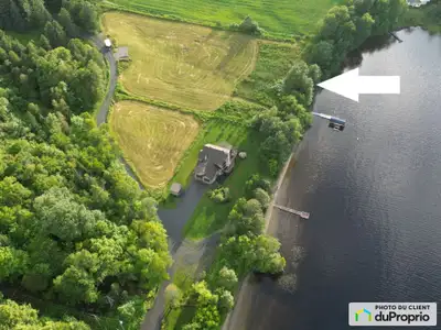 Terrain exceptionnel en bordure du lac Mégantic, situé dans la paisible ville de Piopolis. Ce magnif...