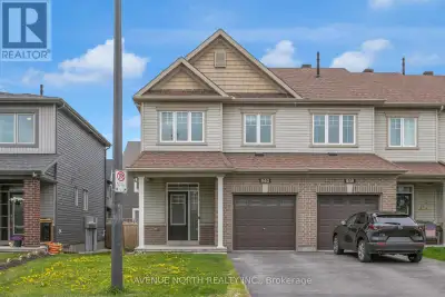 Welcome to the highly sought-after Half Moon Bay community in Barrhaven. This 2017 Minto Monteray fr...