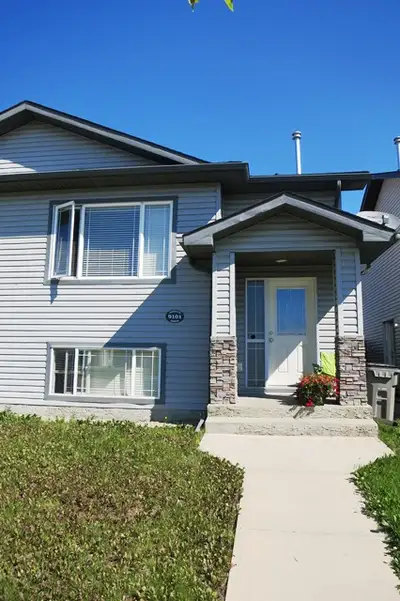#2203 - 4 Bedroom Duplex in Lakeland $1700 Available August 1st