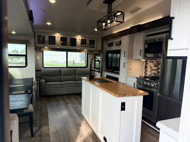 2022 Forest River CRUSADER 382 MBH in Travel Trailers & Campers in St. Albert - Image 9