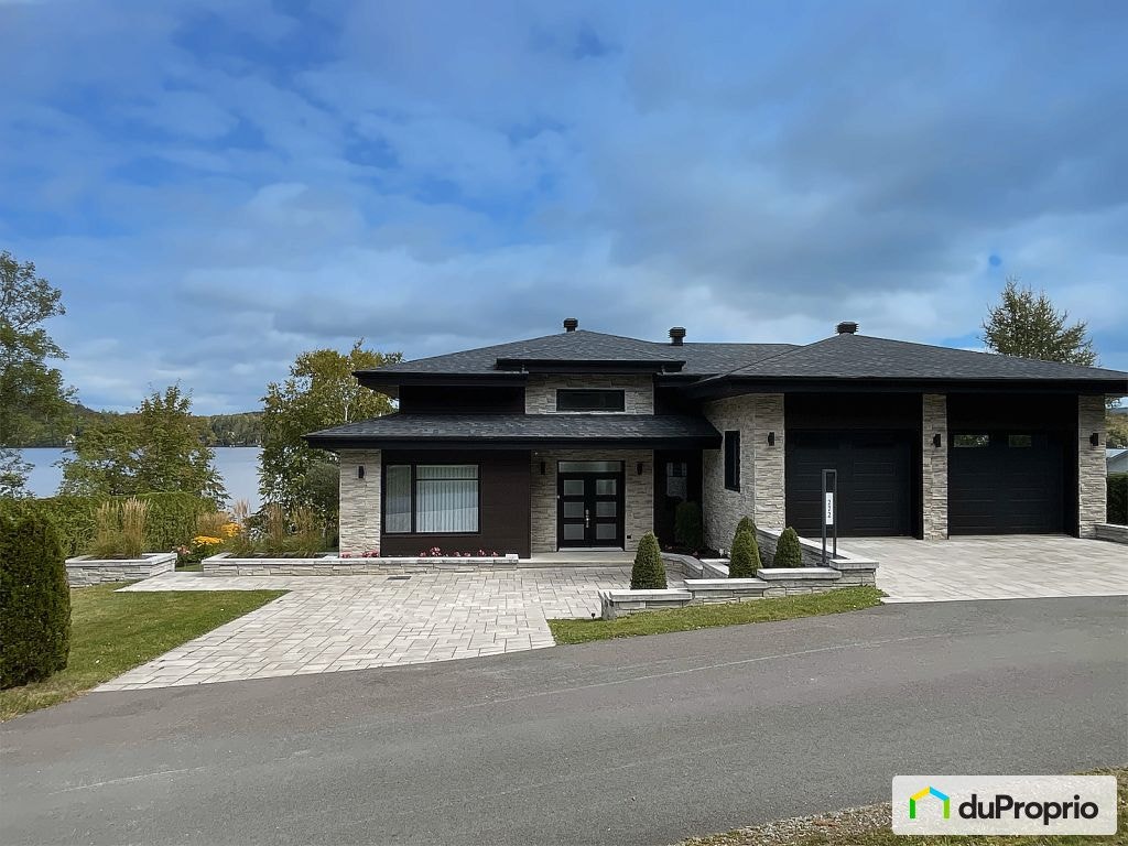 $1,375,000 - Bungalow for sale in Adstock — photo 1