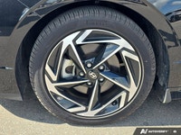 Discover the sophistication and enhanced all-weather capability of the 2025 Hyundai Sonata Preferred... (image 8)