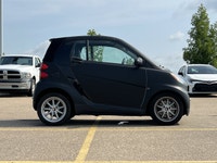 HEATED FRONT SEATS, LEATHER STEERING WHEEL, TRACTION CONTROL, STABILITY CONTROL, CLIMATE CONTROL Cru... (image 3)