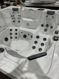 Scratch & Dent Premium Freeport Hot Tub 