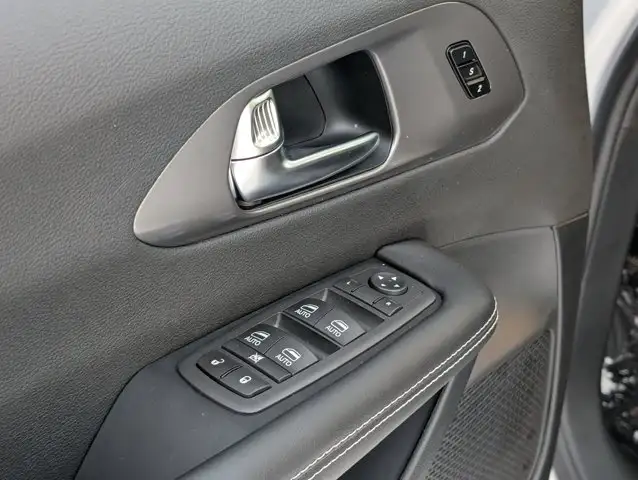 2026 Chrysler Pacifica Select in Cars & Trucks in Edmonton - Image 17
