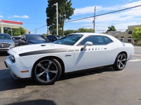 6-SPEED MANUAL - R/T Classic Pkg - WHITE ON RED INT CALL FOR APPOINTMENT 100% CANADIAN VEHICLE Visit... (image 3)