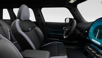 MINI Laval vous présente la puissante et pratique *MINI Cooper C 5 portes 2026*. Grâce ? sa disposit... (image 8)