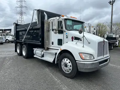 Appelez // Call Guillaume 514-404-6940 Camion dompeur 10 roues // two axle dump truck Kenworth T370...