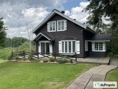 Magnifique propriété avec vue imprenable sur le Mont Gabriel. Immense terrain de 43 000 pieds carré...