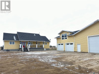 Raknerud Acreage Weyburn Rm No. 67, Saskatchewan