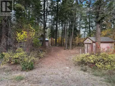 Lovely tranquil setting in a woodland paradise in Valley of the Sun community. Several potential bui...