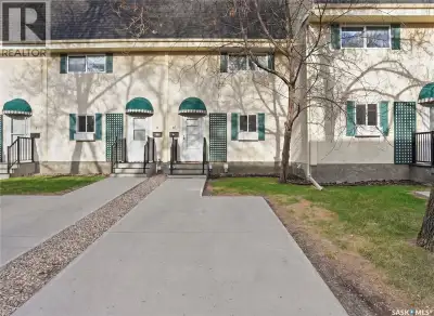 Welcome to 15 Killarney Way, a well maintained townhouse style condo located in the desirable Albert...