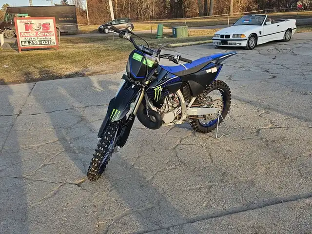  2022 YAMAHA YZ250-BLUE! in Dirt Bikes & Motocross in Edmonton - Image 3