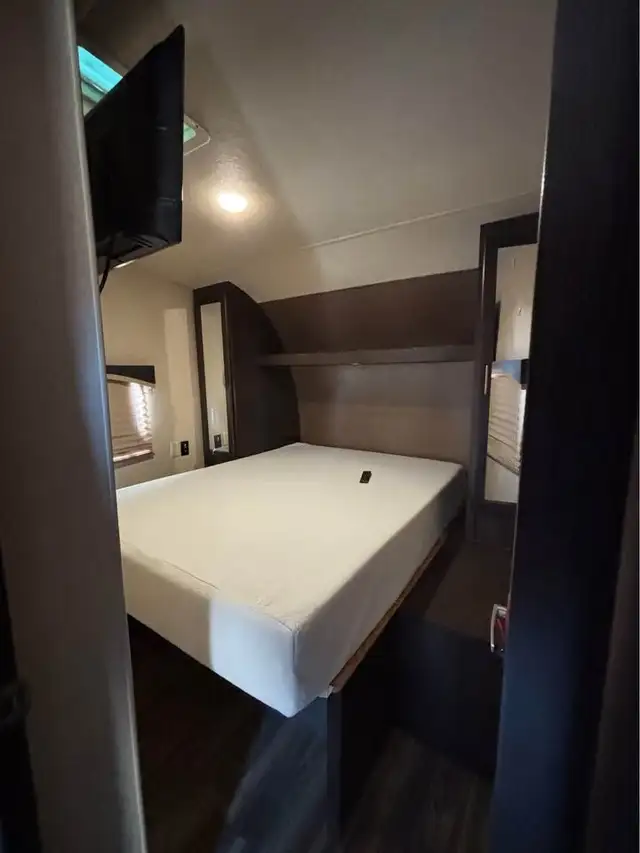 2018 FOREST RIVER STEALTH FS2413 29FT-WHITE! in Cargo & Utility Trailers in Saskatoon - Image 5