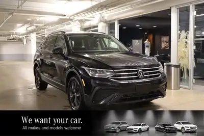 This Volkswagen Tiguan has a powerful Intercooled Turbo Regular Unleaded I-4 2.0 L/121 engine poweri...