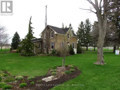ALL COUNTRY LIVING HAS TO OFFER WITHOUT BEING FAR FROM EVERYTHING TOWN HAS TO OFFER! THIS FANTASTIC...