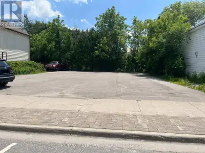 RARE COMMERCIAL LOT IN THE HEART OF DOWNTOWN SUNDERLAND BROCK, ZONED C1, A HIDEN GEM WITH SO MANY PO...