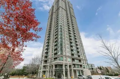 Price: $435,000 / $1,650/mo Experience this luxurious, spacious 1 bed + 1 large den, 1 bath unit inc...