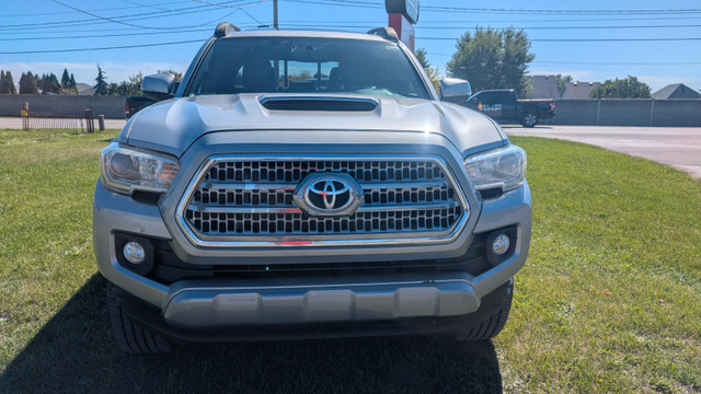 2016 Toyota Tacoma 4WD Double Cab V6 Auto SR5 in Cars & Trucks in Cambridge - Image 2