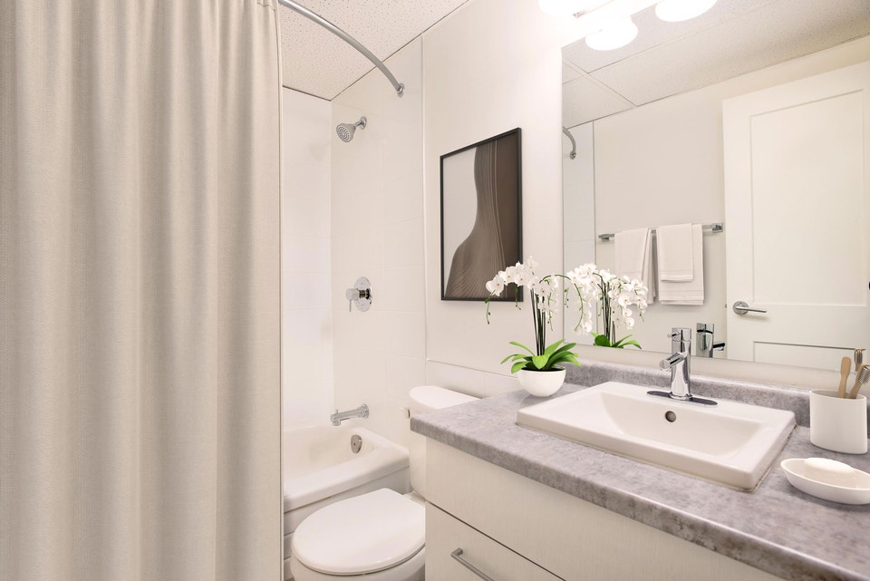 Landmark Towers - 2 Bedroom Apartment for Rent 4