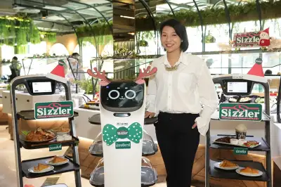Introducing BELLA & Ketty your versatile service robot! Restaurant Ready / Expo Excellence / Superma...