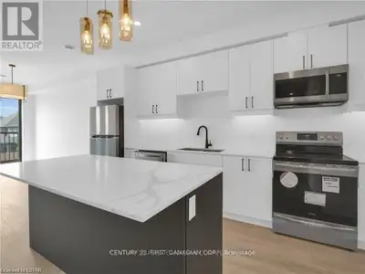 Welcome to 3900 Savoy Street, Unit 51, in the desirable Towns of Savoy community in Lambeth! This br...