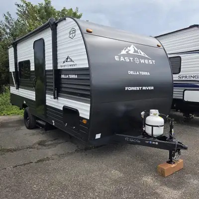NEW MODEL FOR 2027 IN STOCK NOW-EAST TO WEST DELLA TERRA 15RB-FULL FEATURED AND WELL FINISHED-WALK A...