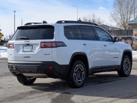 This Jeep Cherokee has a durable Intercooled Turbo Gas/Electric I-4 1.6 L/98 engine powering this Va... (image 7)