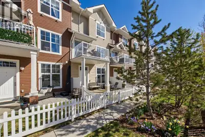 Welcome to modern elegance in the heart of the award-winning community of Tuscany! This stunning tow...