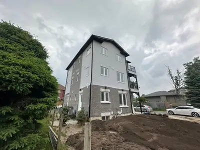 Barrie, brand new lower level 2 bedroom 2 bathroom